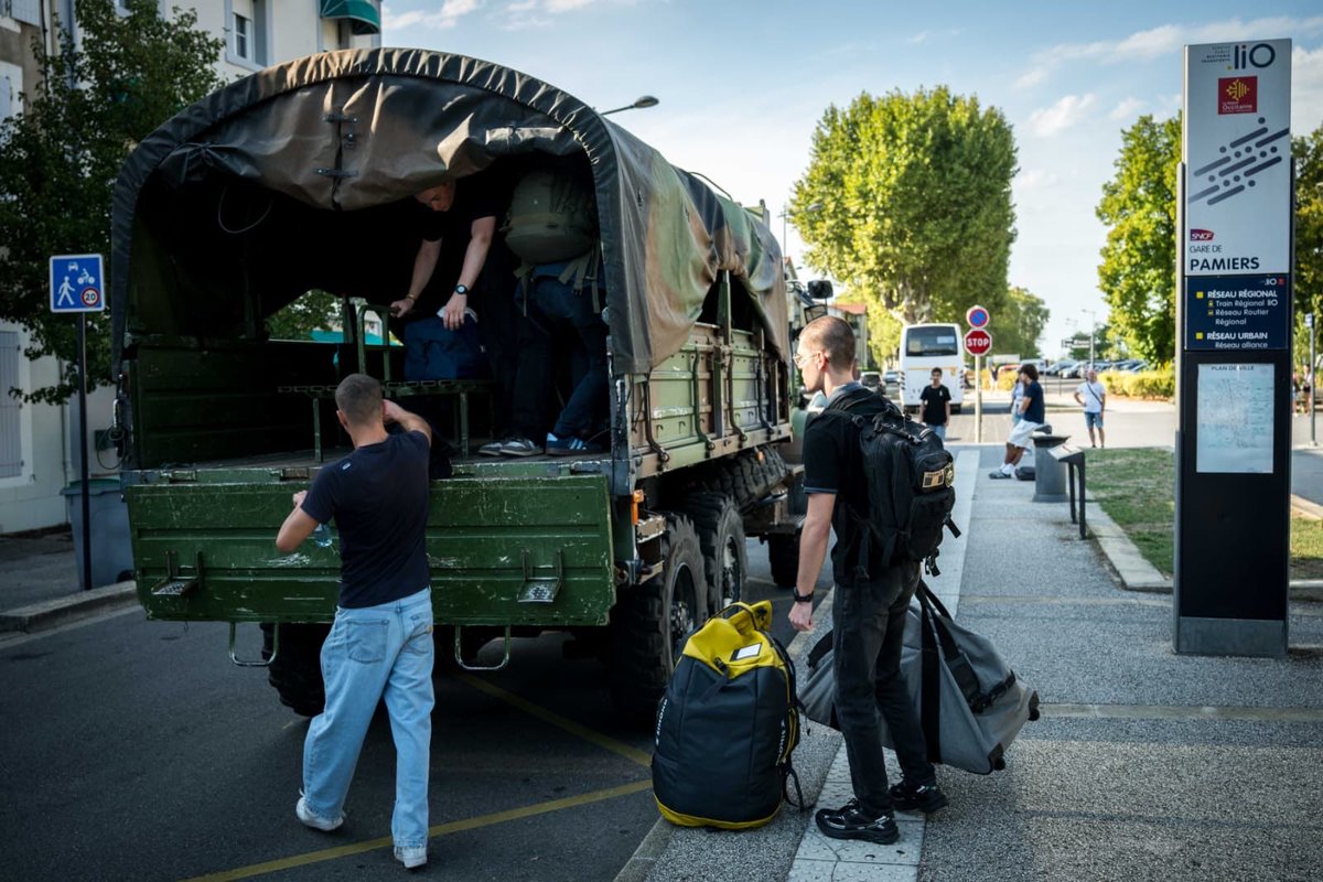 CEMAT_FR's tweet photo. Aujourd’hui, une nouvelle génération choisit de servir.
 
La première cohorte d’appelés du service national entame sa formation initiale dans plus de vingt unités de l’armée de Terre.
 
Cette expérience hors du commun marque aussi une étape dans l’évolution de notre modèle d’armée : demain, soldats d’active, réservistes et appelés formeront les composantes complémentaires d’une même force.
 
L’armée de Terre est fière d’accueillir ces jeunes Français qui s'engagent au service de la Nation.