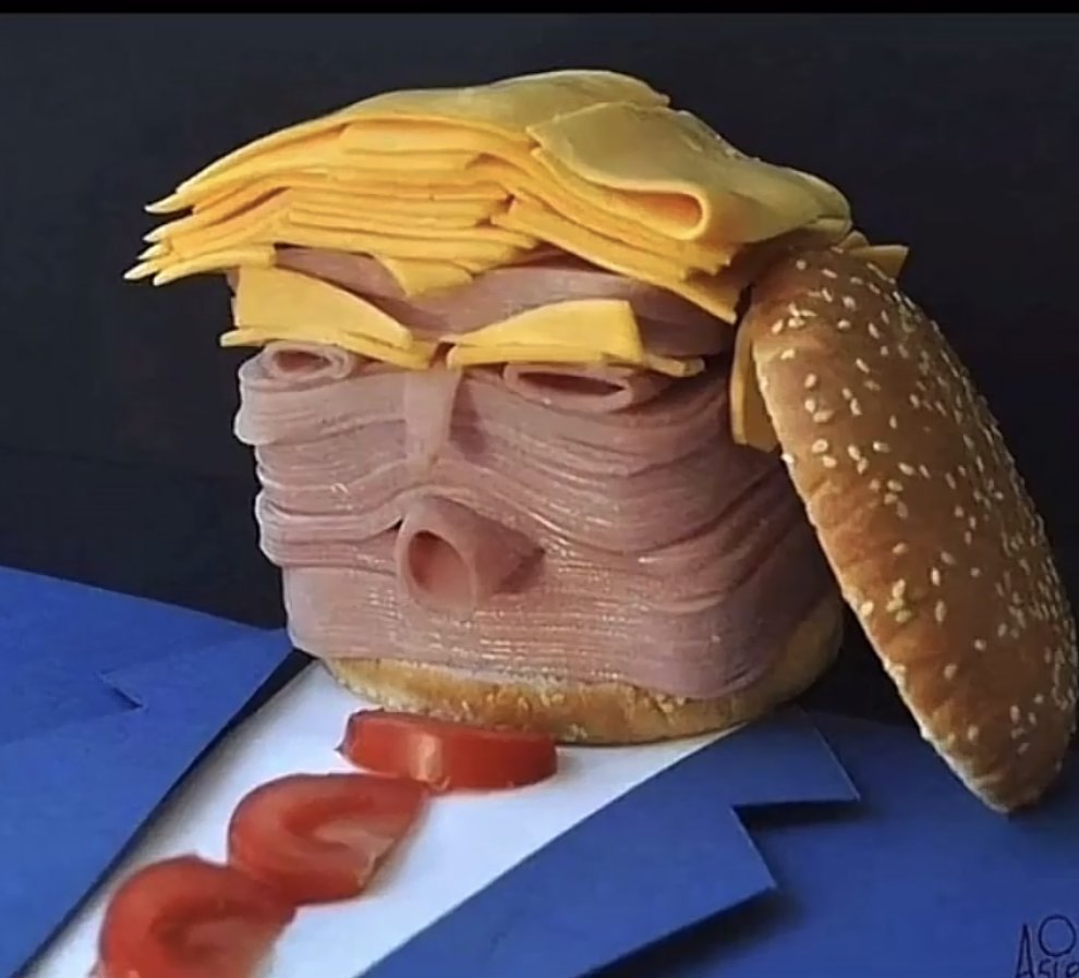 marumarudvlu_0's tweet photo. マクドナルド・トランプ https://t.co/9odJZAz6Wi