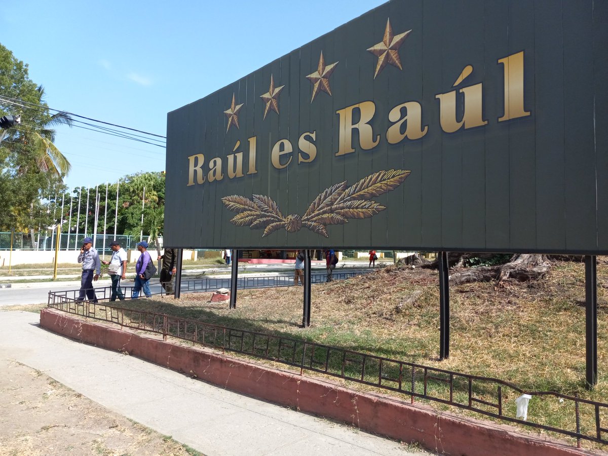 yoeaberob1's tweet photo. Cuando se trata de defender con pasión nuestra historia, a #Raúl no hay quien le gane. Con ese espíritu, todavía hoy, sigue con el pie en el estribo al lado de su pueblo construyendo esta obra gigantesca.
#RaúlEsRaúl
#100AñosConFidel https://t.co/hf48Geec0D