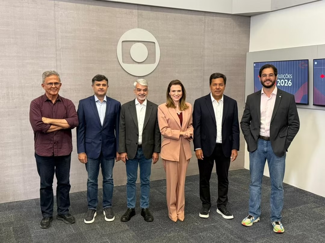g1's tweet photo. Candidatos ao Senado por Pernambuco participam de debate do g1. ASSISTA AO VIVO https://t.co/1vSe43eEra 
#g1 #eleição2026 #debateg1 https://t.co/uUOMHTUYbU