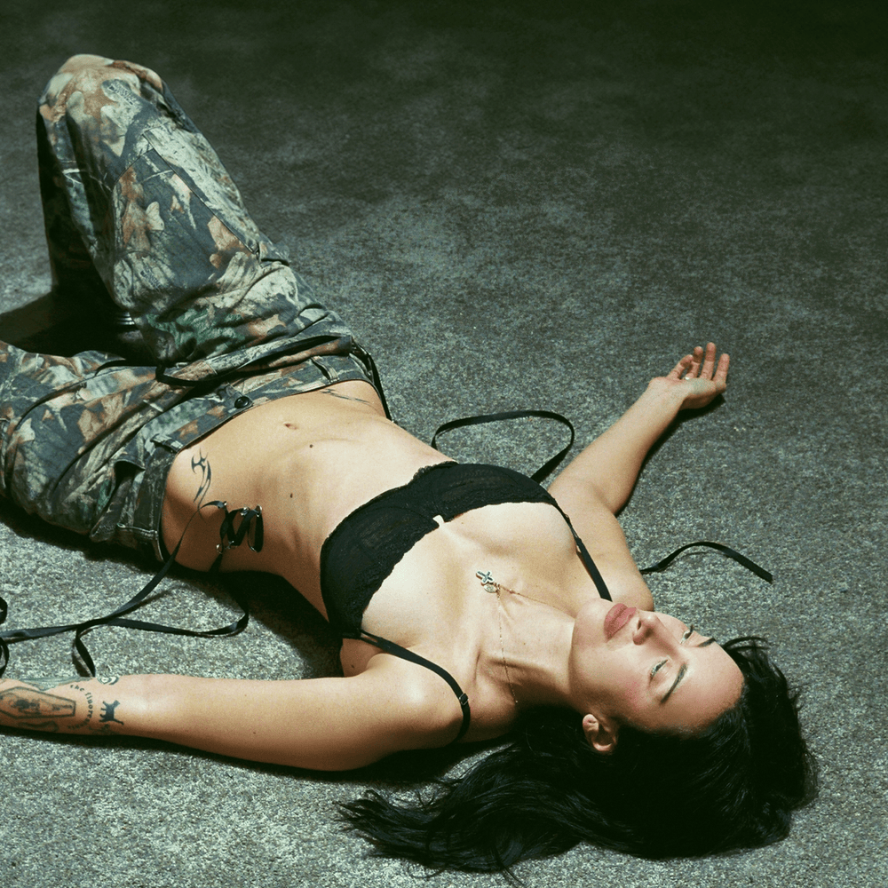 chartdata's tweet photo. Julia Wolf’s "In My Room" has officially reached #1 at US Alternative radio (Mediabase).

It becomes her first #1 single and first #1 by a female solo artist on the chart in over a year. https://t.co/BwIw3CHLyu