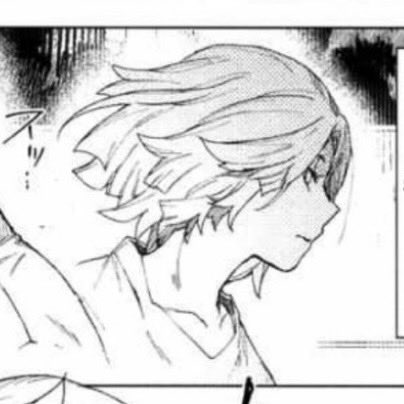 A1R4exists's tweet photo. Am I the only one who gets a feeling that Pattun is kinda… elegant(???)
Okay, maybe not “elegant”, but who walks so beautifully?
Who runs so gracefully? (Yes he’s running in the 2nd image)
Who holds a phone so daintily!?!?
Fricking Pattun does, that’s who!! https://t.co/iaPPE9I4kn