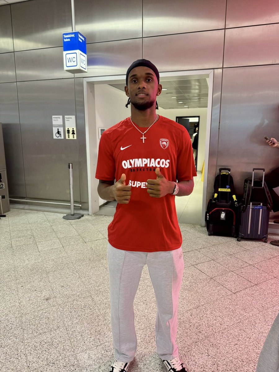 Olympiacos_BC's tweet photo. Jean Montero is here! 

Welcome to Greece! 🔴⚪️

#OlympiacosBC #WeAreOlympiacos #TogetherWeFight https://t.co/nn0SlkMYDY