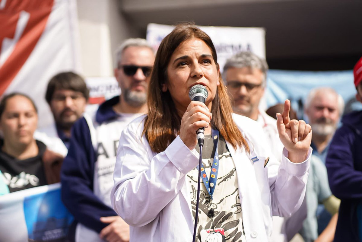 Cele_Fierro's tweet photo. Enorme solidaridad con nuestra compañera Norma Lezana ❤️✊🏽

Su fuerza es la de todos, ella no va a dar ni un paso atrás. 

Con Normita siempre! https://t.co/eOr03pA2Bz