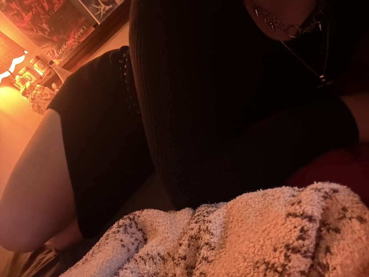 chillheb's tweet photo. hi #moothunt twt 
my name is herb 🌿

im 20 and nonbinary 

i liiiike music an gothic stuff an dressing pretty an i dont like men an i play smash bros 

this is my bunny his name is Dragmire

feel free to dm im trying to get more comfy talking to people

i follow hot people https://t.co/cE7E4fubst