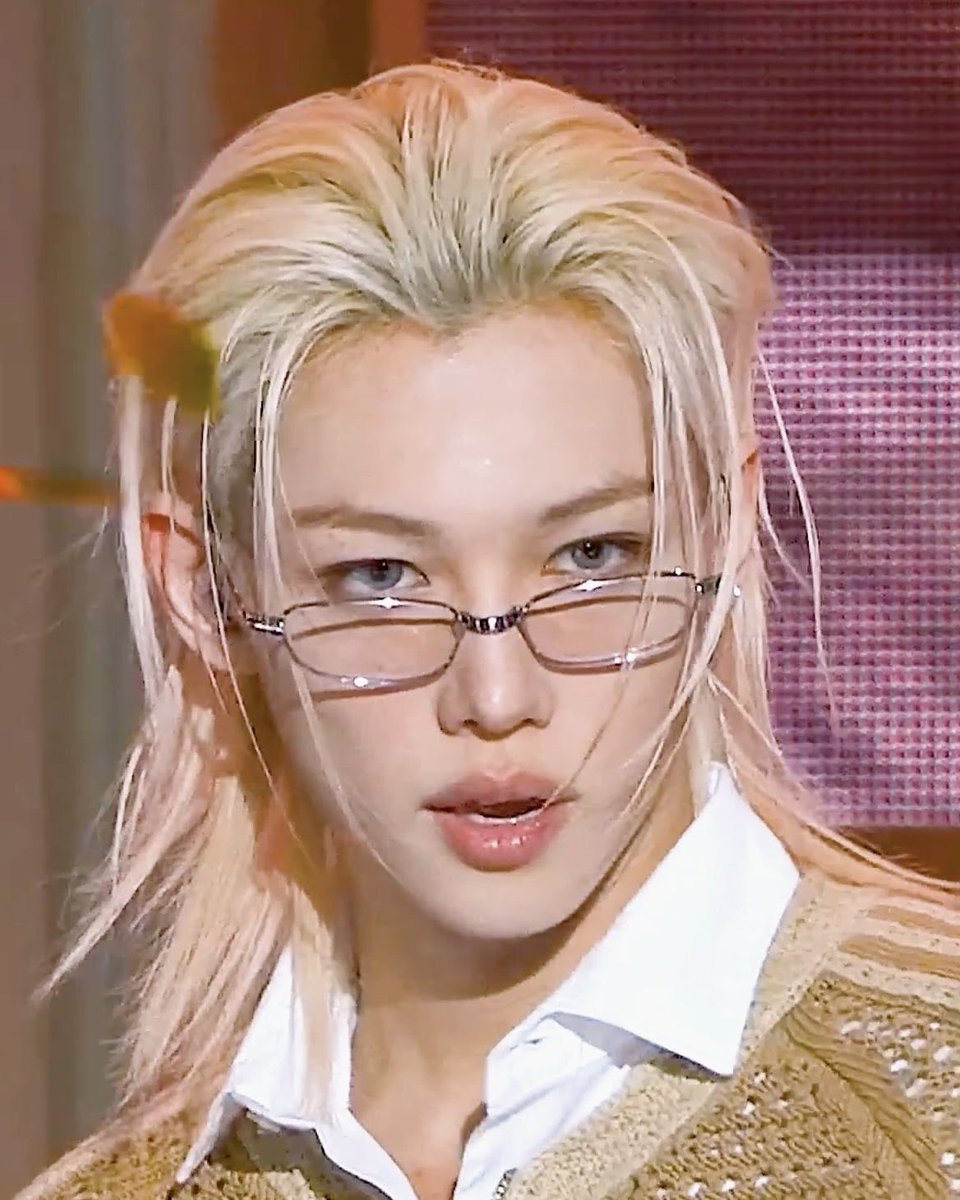 d1ament_'s tweet photo. sun and moon of androgyny in kpop https://t.co/lxyuArew5N