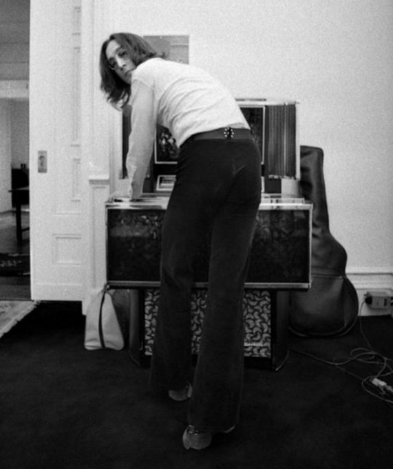 BeatlesArchive2's tweet photo. John Lennon via @quarrymenn_ https://t.co/OwDtRJyOfG