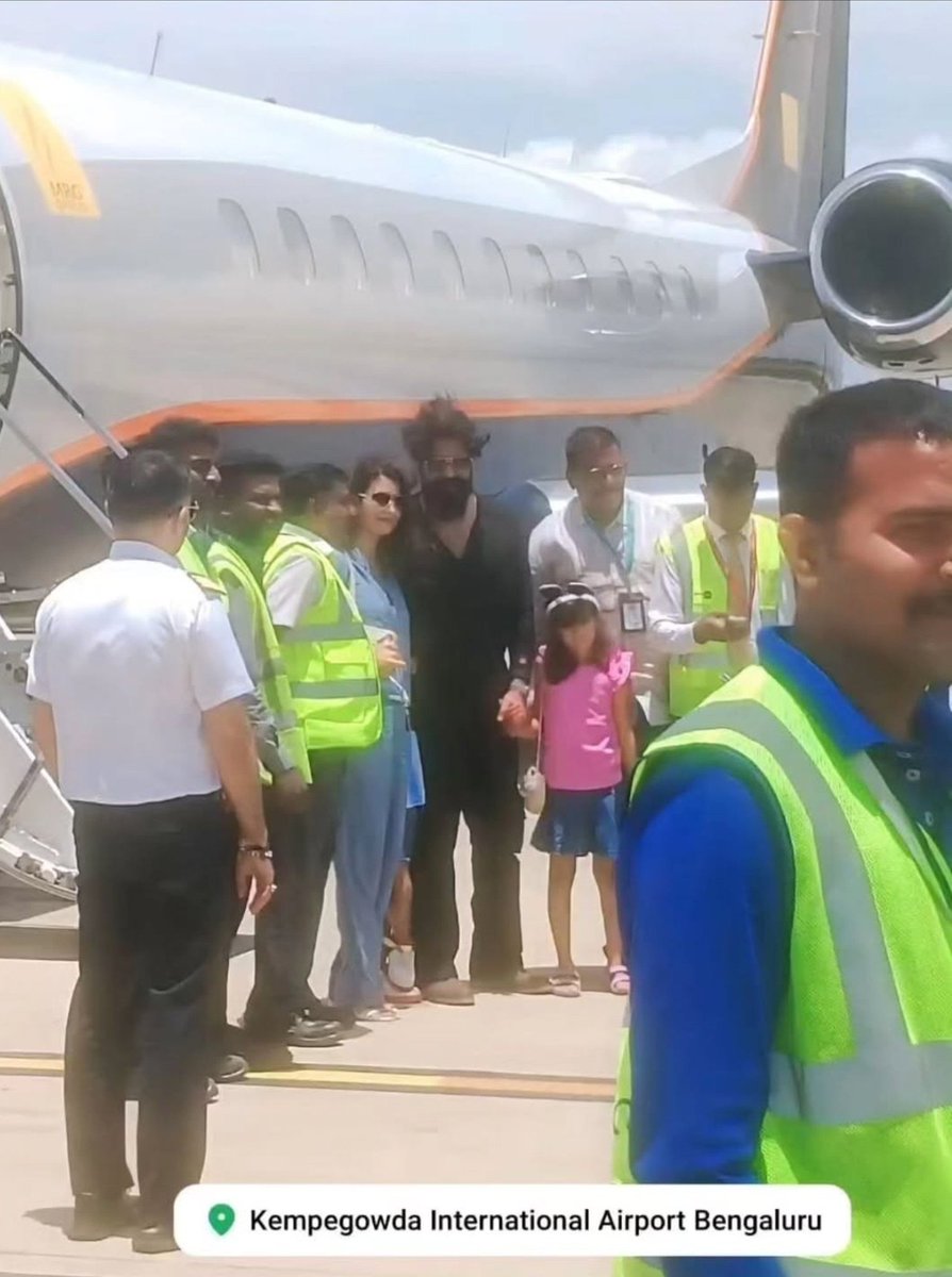 Malovelencf5on's tweet photo. Bro wtf !!!! 😭 Why are all this KGF dialogues hitting differently right now? It's as if all these dialogues were meant for this exact situation and time.......
Oh my God 🙏
What are you cooking @TheNameIsYash https://t.co/qAnk7j1KVw