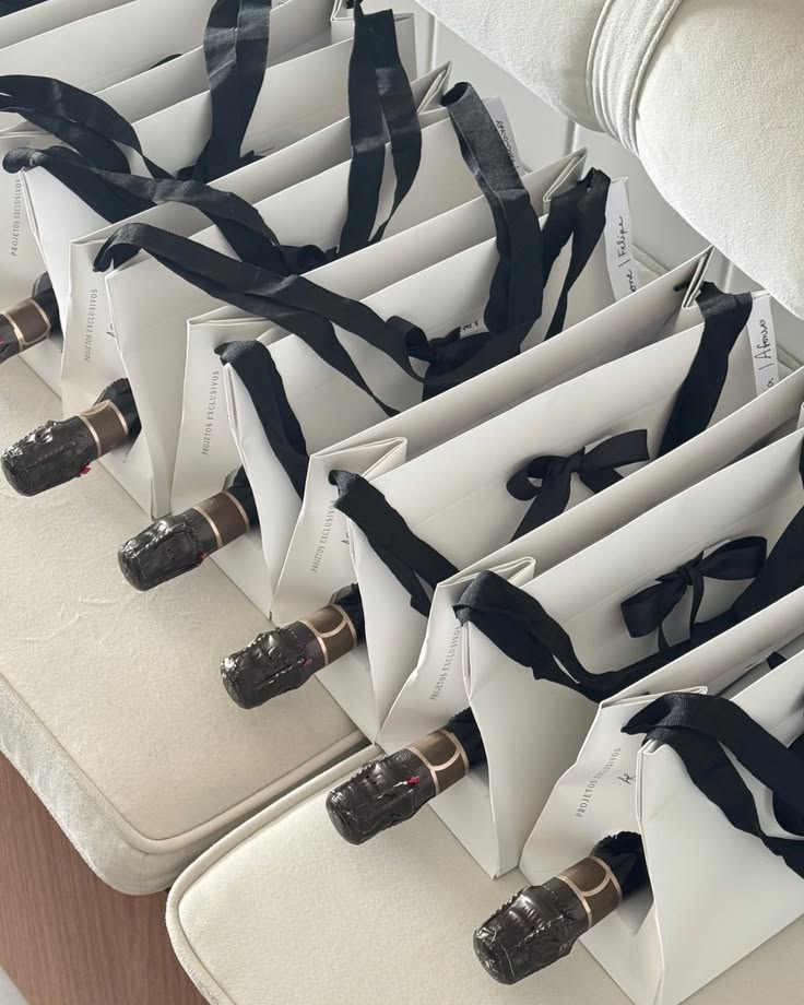yoojiminie__'s tweet photo. 🍱🧁 : available for everyone
🎀 : available for woman
🍷 : available for man https://t.co/kUcWVRNkg2