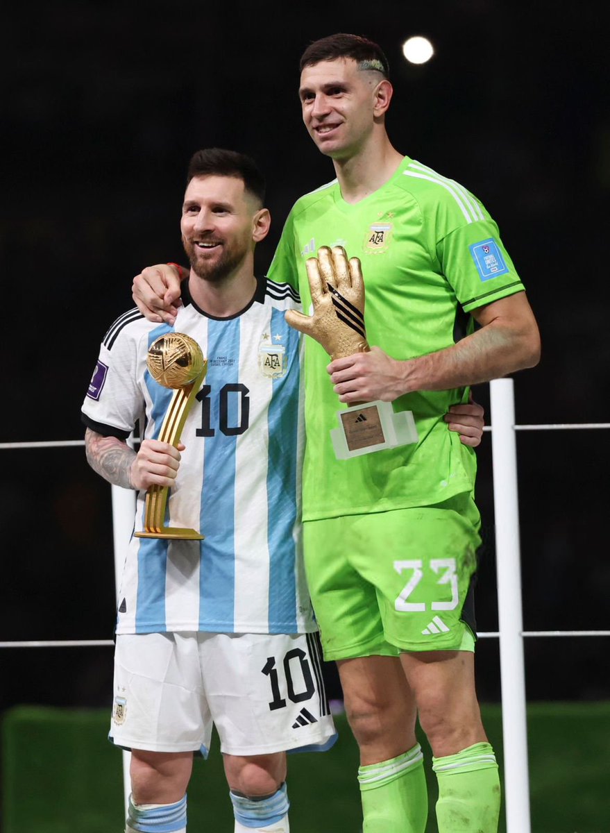 Realgoat10v's tweet photo. Happiest birthday, Dibu! Forever thankful for what you did for our GOAT. 💙🇦🇷 https://t.co/0HeDpdU2Dp