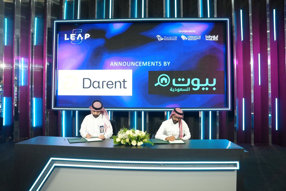 darentapp's tweet photo. نعتز بتوقيع اتفاقية شراكة جديدة مع @BayutKsa خلال LEAP 2026، تأكيدًا على التزامنا بتطوير الشراكات النوعية التي تسهم في الارتقاء بتجربة السكن في المملكة.
#Darent #BayutKSA #LEAP2026 https://t.co/EmNszjfctc