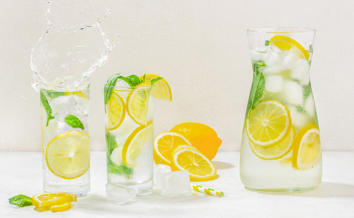 AshuMorkel's tweet photo. [Tired Whip up a 2-minute iced mint lemonade: muddle 5 mint leaves, mix with fresh lemon juice, 1 tsp honey, cold water + ice. Refreshes instantly!] https://t.co/8DstNFKO2y