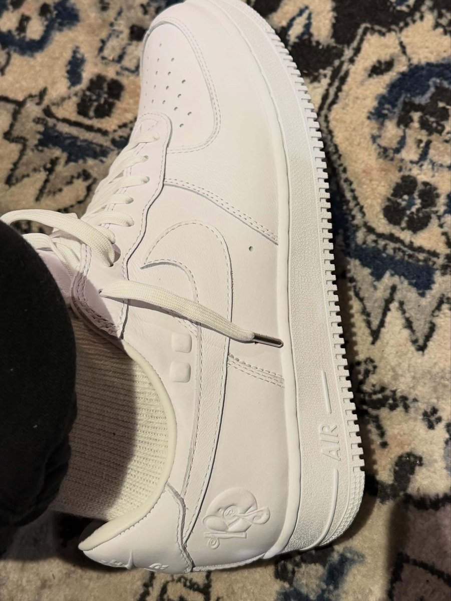JustFreshKicks's tweet photo. Jay-Z x Nike Air Force 1 Low "Reasonable Doubt 30th Anniversary" 💿 https://t.co/rJhRlqFCim