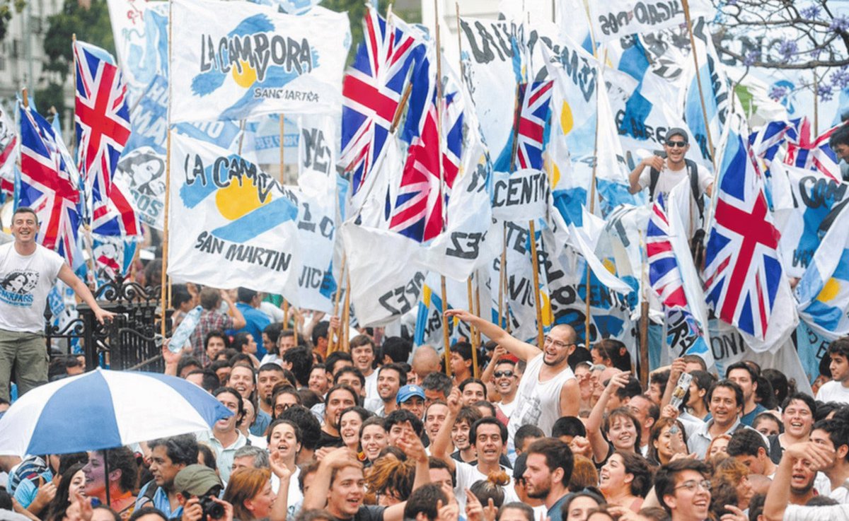 nosoypitti's tweet photo. *Milei consigue el apoyo de Estados Unidos por Las Islas Malvinas*

la campora automáticamente: https://t.co/xnWHYhZ2j6
