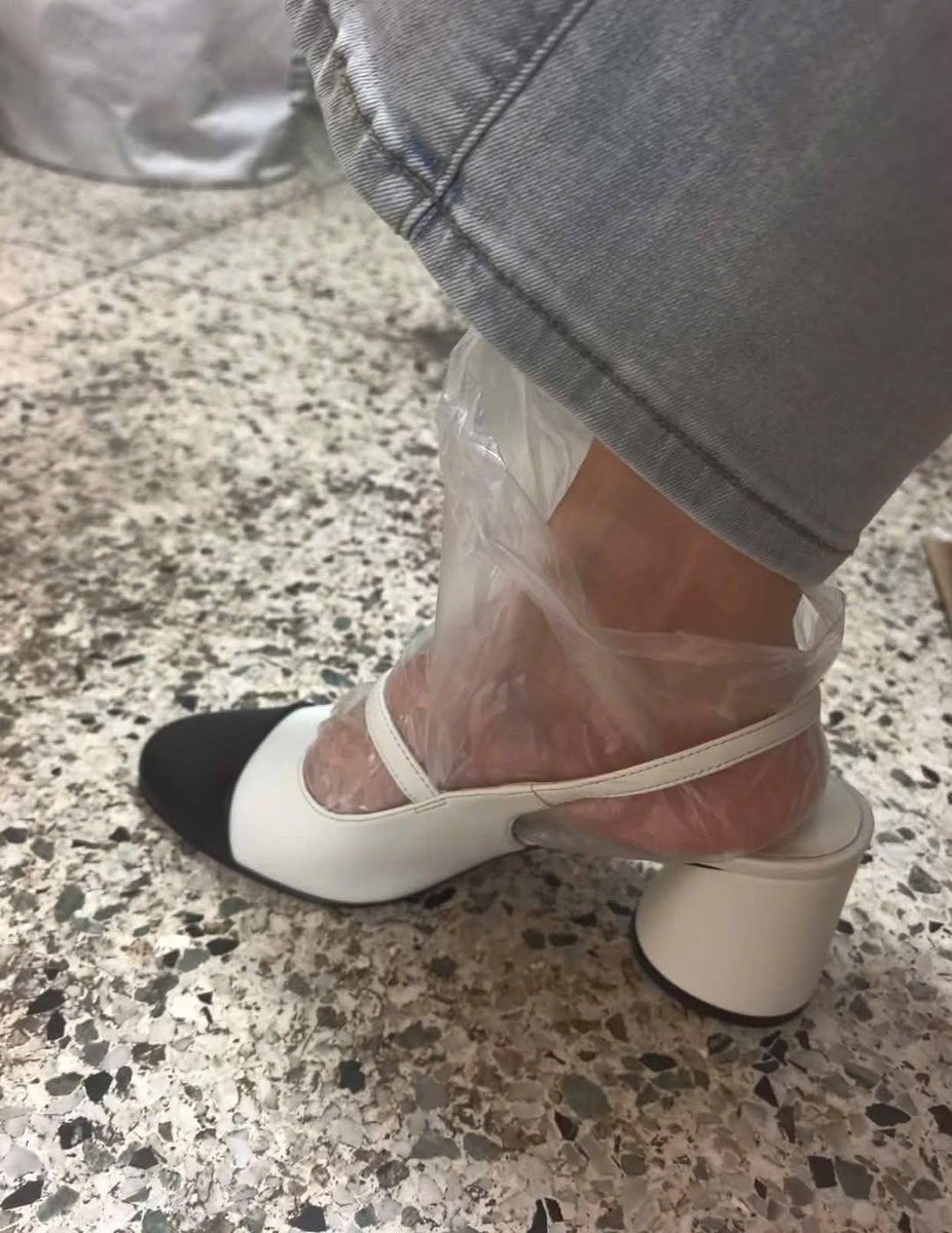 YasminCorr99071's tweet photo. Fui na igreja ontem e a moça sentada do meu lado tava com uma sacola dentro do sapato.
Eu percebi, fiquei olhando de canto tentando entender e obviamente não tive coragem de 🧶 https://t.co/DzsQKxfeT0