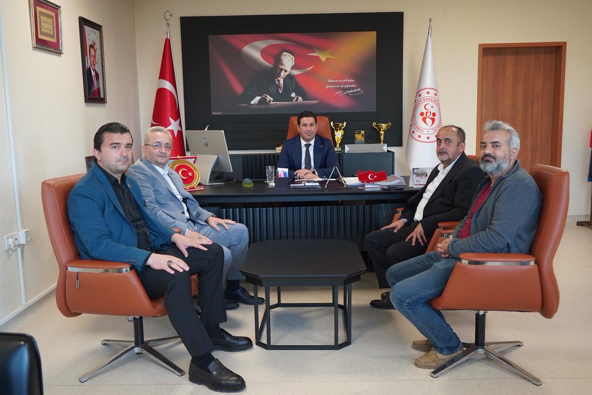BoluBAP's tweet photo. Bolu Büyük Aile Platformu olarak Bolu Gençlik ve Spor İl Müdürü Emrullah Güler’i ziyaret ettik.
Görüşmede ilimizde gençlerin spor ve sosyal faaliyetlere katılımı, aile odaklı projeler ve bağımlılıkla mücadele konuları ele alındı. Misafirperverlikleri için teşekkürler. https://t.co/ruhdkaflRi