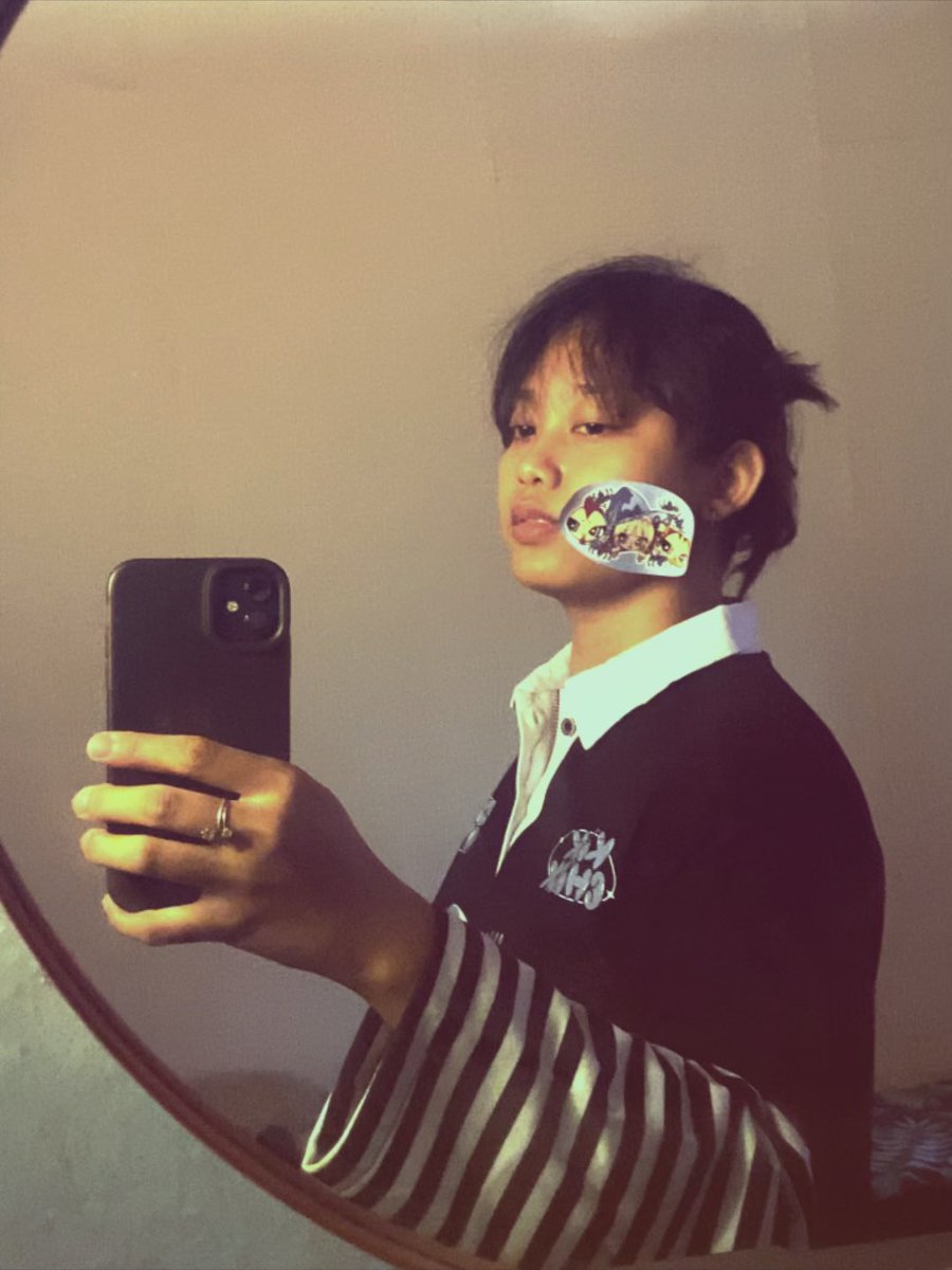 quesdtion's tweet photo. queer friendship application : 

name.           : sen
age                : 15
occupation  : adalah itu 
zodiac           : ♊️
hobby            : maen emel sampe mampus 

eh iy mf gpunya poto https://t.co/0pLfmg6qYG