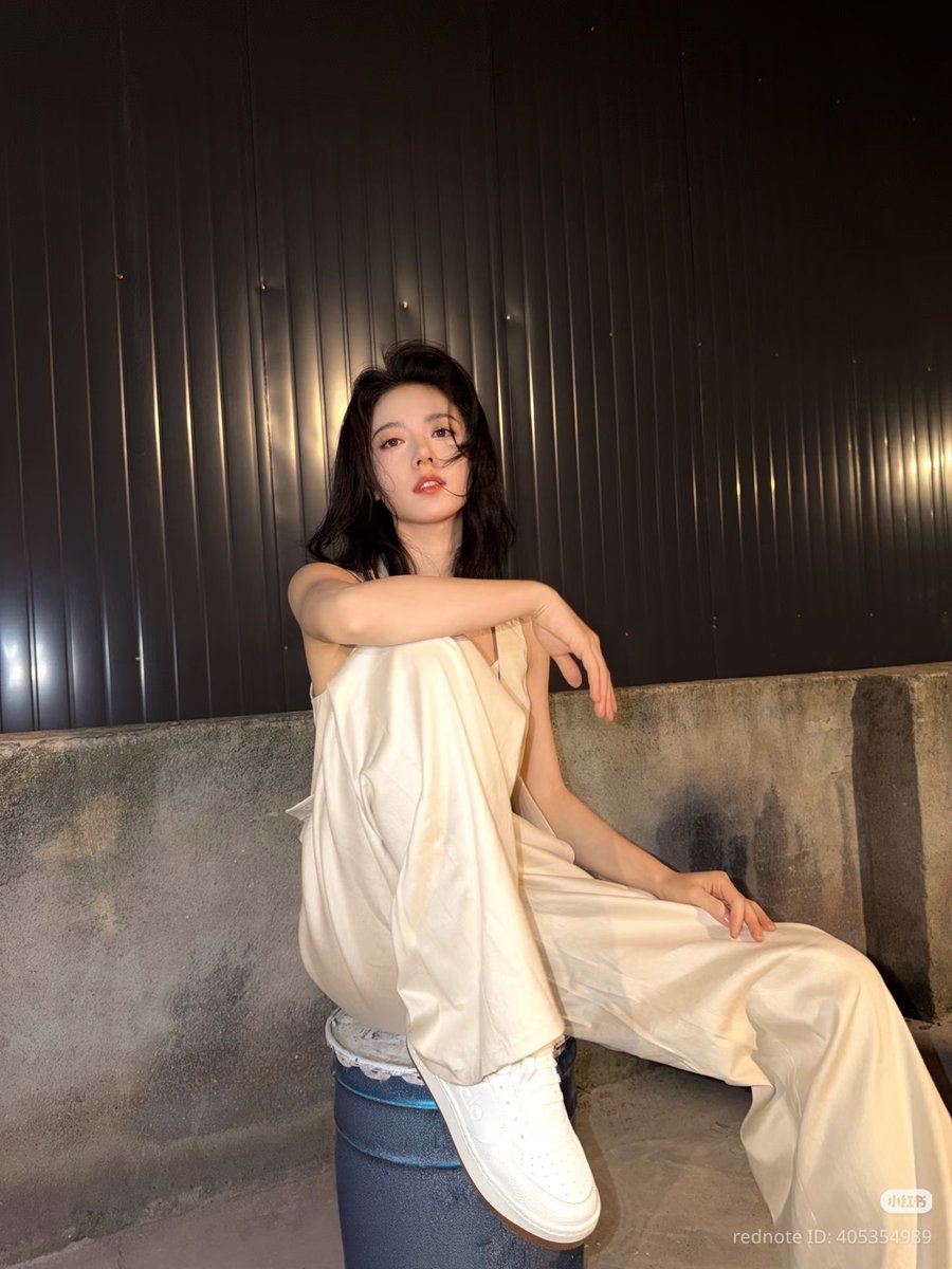 LoveLilac03's tweet photo. Something has changed I just cannot prove it 👀 She has become more confident and expressive. Lately, she seems livelier at the set too. https://t.co/dkGpA3XNmM