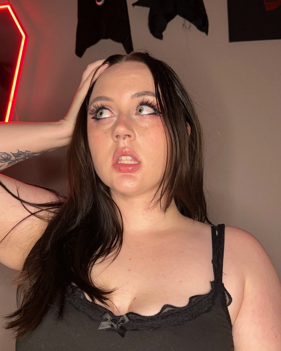 violetskiesxxx's tweet photo. caught u looking🥰

#girlfriend #altgirl #girlnextdoor https://t.co/lPgkKjlMsb