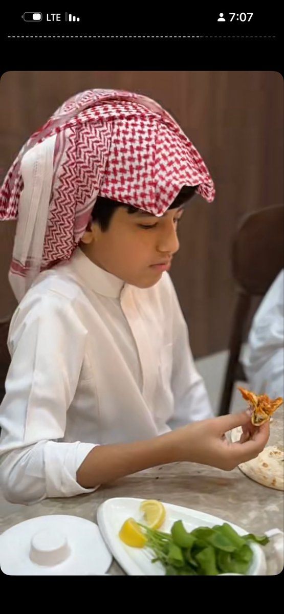Khadijae258's tweet photo. الحمدلله مافي فرايز احسني مبسوطه على  قولة فراج جعل عافيته احلى من طعمه😙🫠🫠😂
#احمد_قزيع_السهلي https://t.co/aiOTSmBHVA
