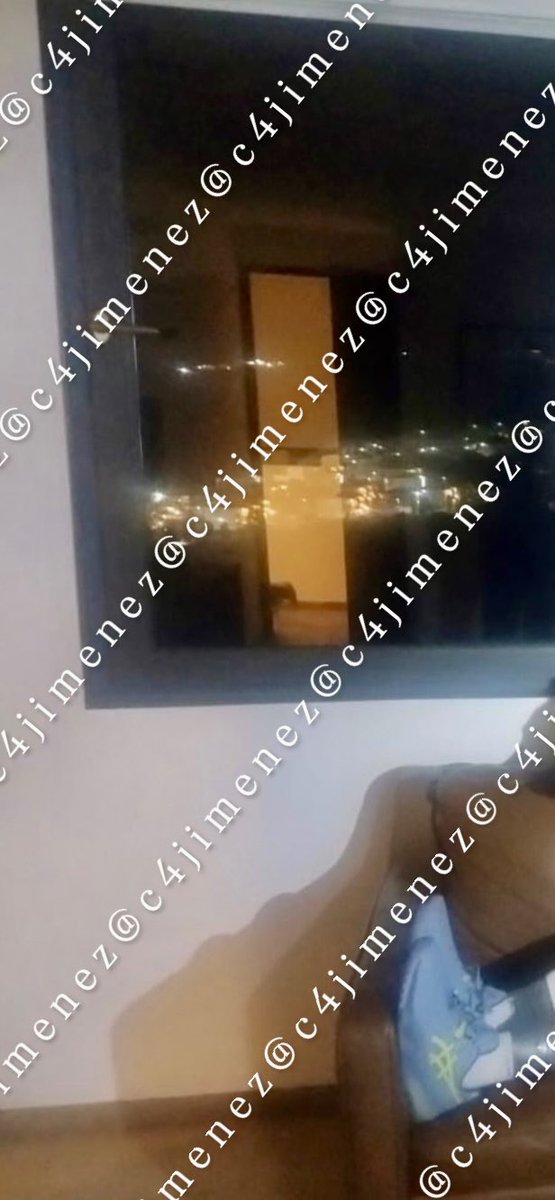 c4jimenez's tweet photo. MULTIHOMICIDIO en @GobAtizapan 
TORTURAN, AMARRAN… y ASESINAN a UNA FAMILIA; UNA NIÑA de 3 AÑOS ENTRE LAS VÍCTIMAS
Dentro de este Pent House en Zona Esmeralda fueron asesinados un hombre, su esposa, su pequeña y su trabajadora doméstica.
Los dejaron atados en distintas zonas del PH.
Los asesinos dejaron vivo a un niño de 5 años. 
@FiscaliaEdomex indaga.