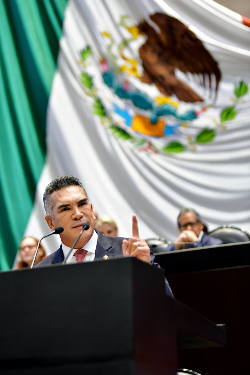 alitomorenoc's tweet photo. Coincido con el llamado que hacen @JRCossio y @medelloo rumbo a 2027. En el PRI compartimos esa convicción y la hemos impulsado desde hace años, porque entendemos el momento que vive México y el riesgo de que MORENA siga concentrando el poder sin contrapesos.

Lo demostramos en 2021. Desde el PRI impulsamos y construimos una coalición opositora que logró impedir que MORENA y sus aliados alcanzaran la mayoría calificada en la Cámara de Diputados. Desde entonces hemos insistido en sumar fuerzas para construir un gran frente opositor, amplio y competitivo, que defienda la Constitución, la división de poderes, la independencia judicial y las instituciones democráticas. Las diferencias entre partidos son naturales, pero ninguna puede estar por encima de la responsabilidad de cuidar a México y evitar otros tres años de mayorías que cambien las reglas a conveniencia del oficialismo.

Por eso celebramos que más voces coincidan en este camino. El PRI está listo para dialogar y construir con quienes quieran defender a México. En 2027 necesitamos un gran bloque opositor político-ciudadano que compita para ganar y recupere los contrapesos que MORENA ha destruido.