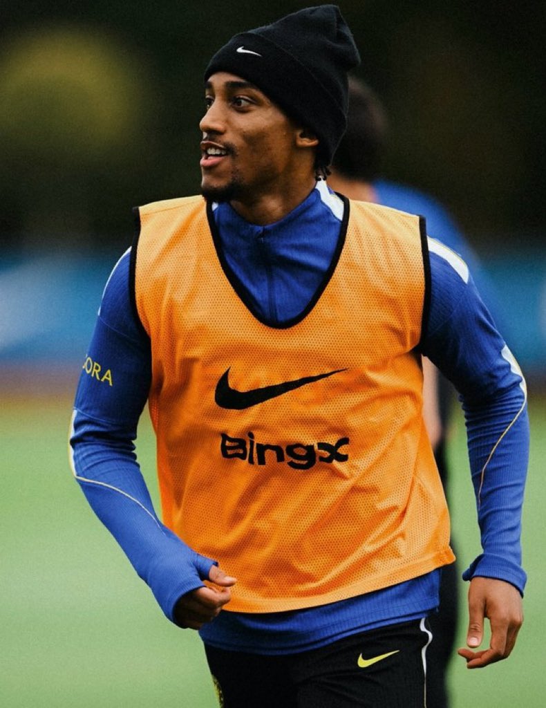 kingyoungwizzy's tweet photo. Cole Palmer X Joao Pedro in training today https://t.co/JIXXglMIGf