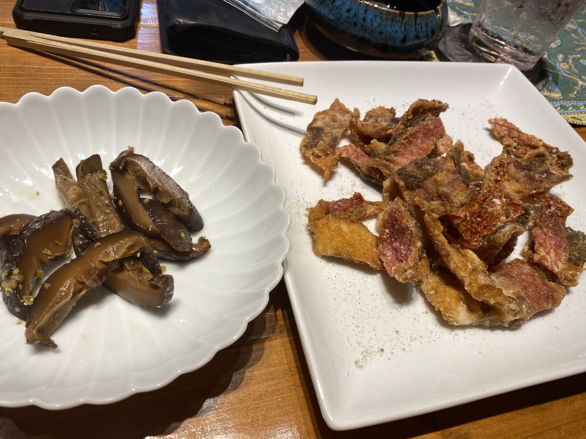 8mikan9's tweet photo. 今夜はみんなで高級魚のオナガのしゃぶしゃぶ＆雑炊！皮は唐揚げでパリパリ。自家製ベーコンやパンナコッタなど美味しい料理をたくさん作ってくれて感謝！ https://t.co/Yx67BCptdJ