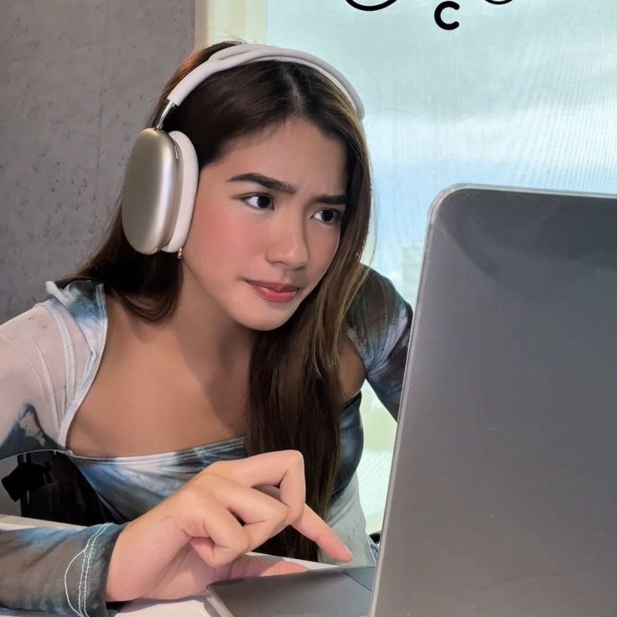 http_twinklstar's tweet photo. ito siya pag walang internet connection naglalaro ng dinosaur HAHAHAHAHAHAHAHAHAHHAHAAHAHAHHHA #that au https://t.co/BS5na8oLJl