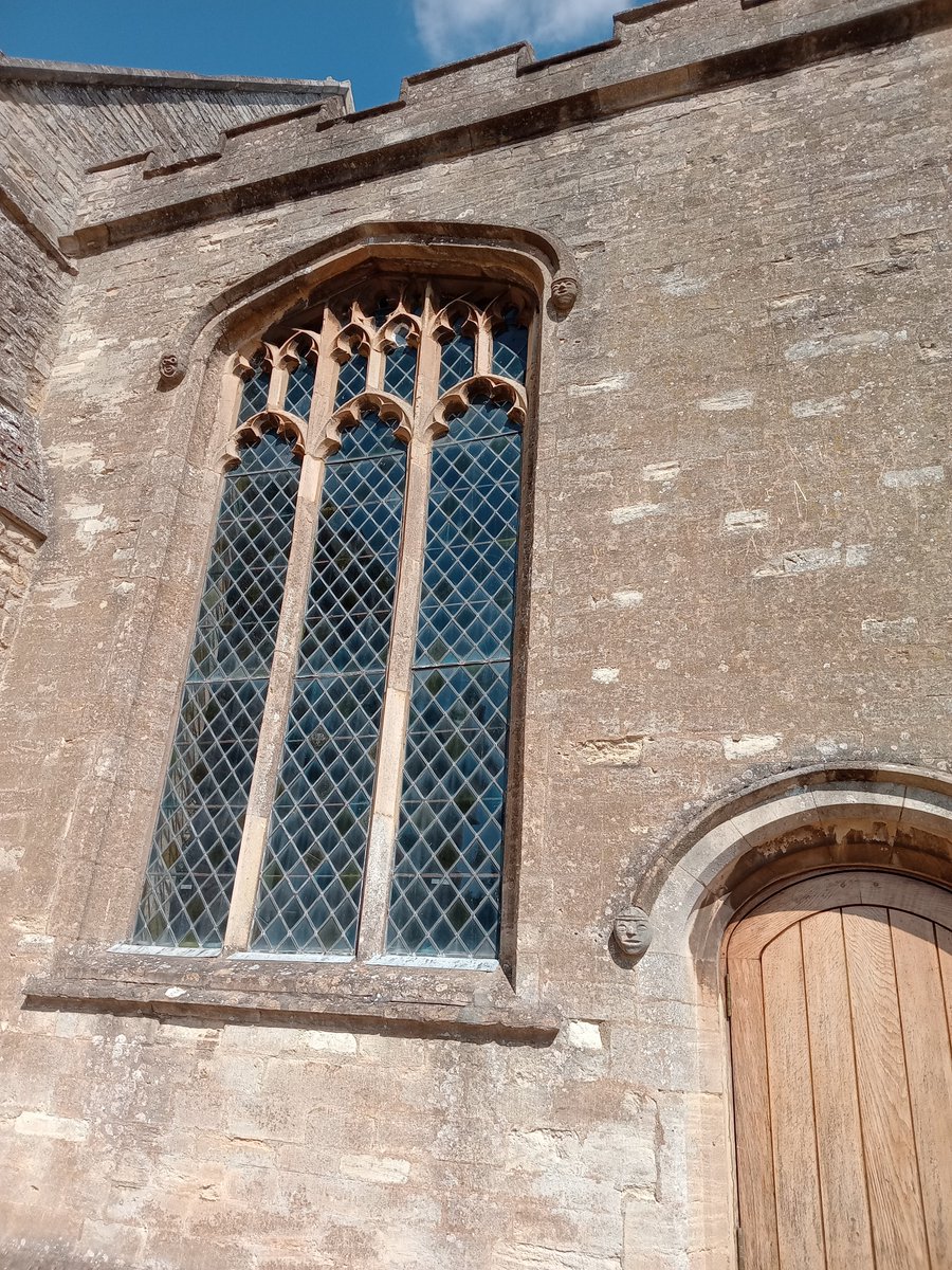 phil0073's tweet photo. The southern Chancel window of 
#StLawrenceStanwick,#Northamptonshire.#PhilOnaBike #WindowsOnWednesday #FridayFaces #TraceryTuesday https://t.co/cAemD3xdsC