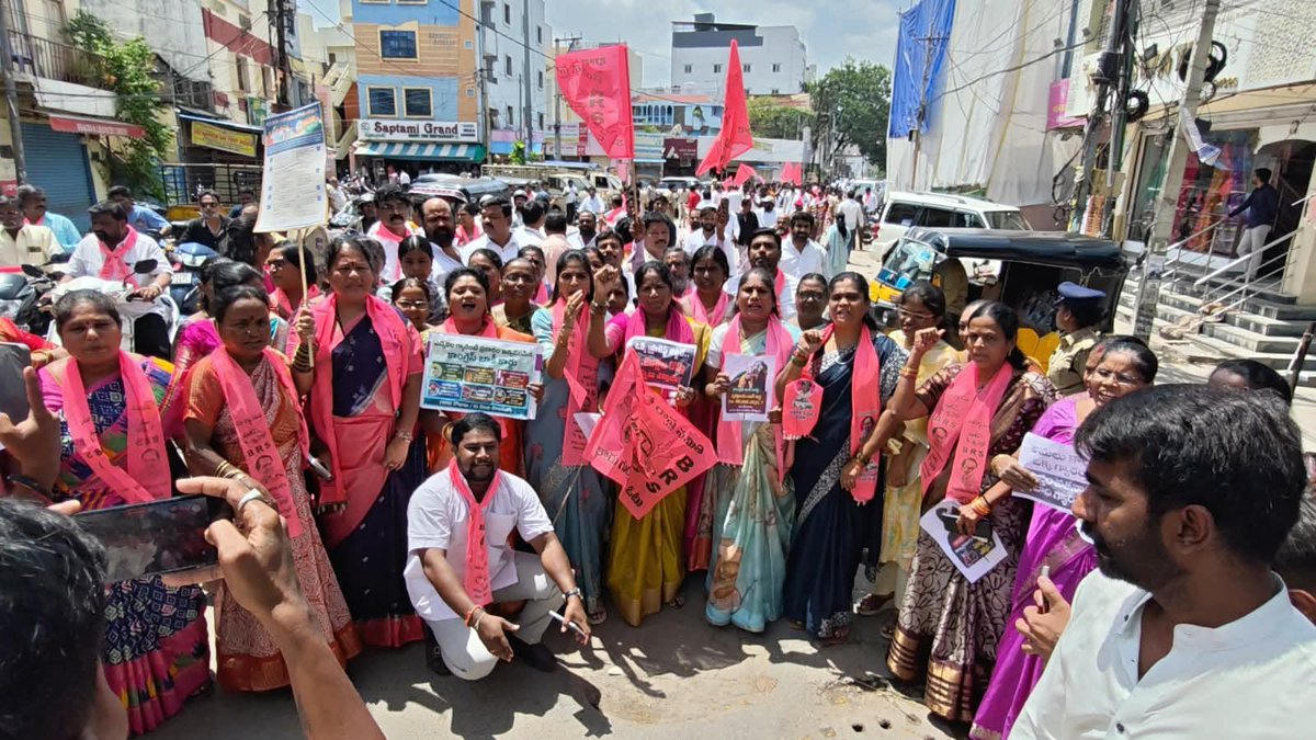 KandiShailaja's tweet photo. Today participated in rally against Congress party failure  along with Secunderabad MLA Shri Padmarao Garu , fellow Ex corporators and cadre from warasiguda chowrasta to seethaphalmandi. https://t.co/zfCB3DW928