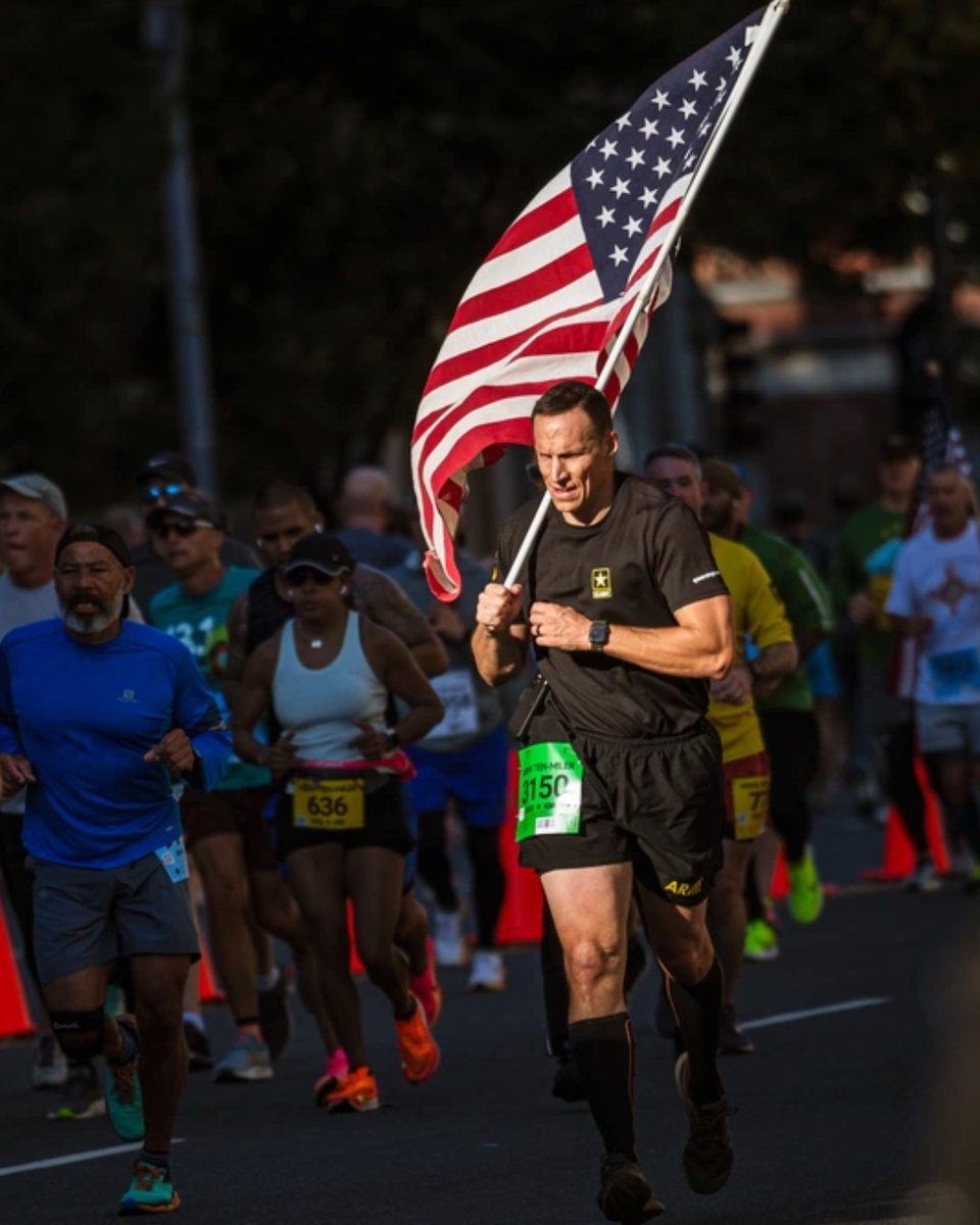 250 years of America + 10 miles of esprit de corps, strength, and memories of a lifetime = The Best Ten Miles Of Your Life! 🇺🇸 💪 Registration for the 42nd Annual Army Ten-Miler is open at https://t.co/vYBAThXOpm https://t.co/g4TrMDzL86