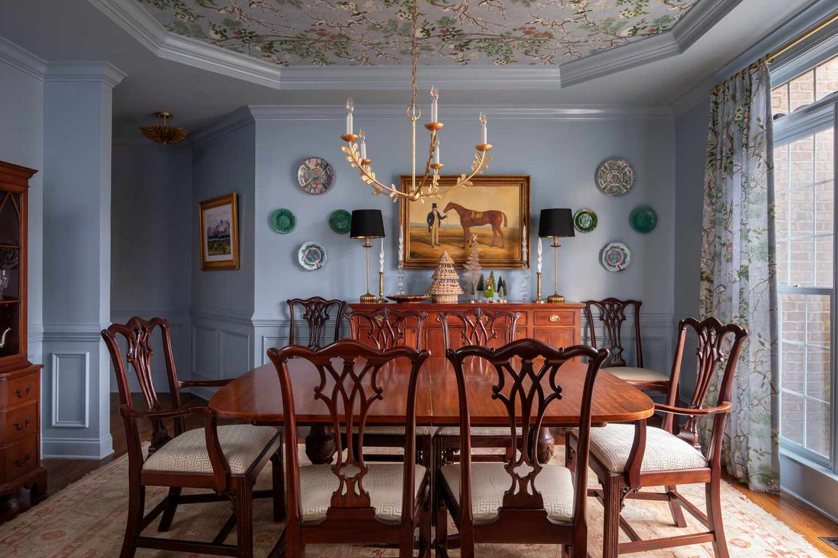 RugMastersInc's tweet photo. Real Simple says pristine is out and the collected over time look is in. Nothing delivers that like a hand knotted Oriental rug. Visit us on Morrison Drive. https://t.co/V7eEtqKx9w 

#RugMasters #CharlestonSC #OrientalRugs https://t.co/dWmBBgpNh1