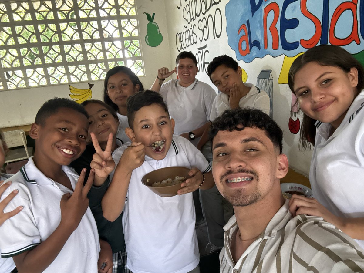sdesebastian_'s tweet photo. Desayunito de agosto con mis niños https://t.co/GEpitGmSJu
