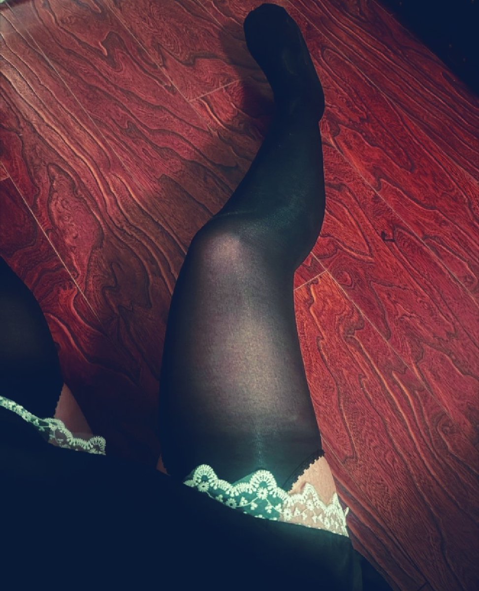 AUltramarinel's tweet photo. legs <3（little boring）
#femboy https://t.co/bPaVhRNTRo