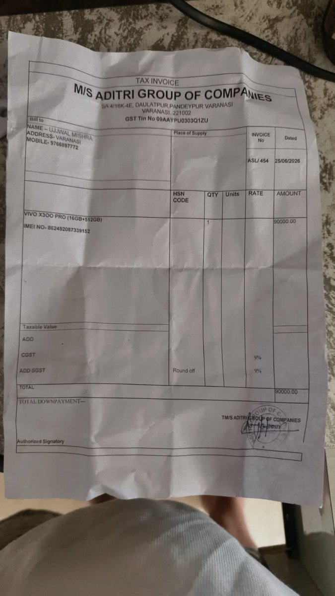 ulluujjwal's tweet photo. I bought a V X300 Pro for ₹90,000 on 25 June 2026. But Vivo’s official warranty page shows expiry on 2 Dec 2026. The IMEI matches my invoice. After 2 months of complaints, I’m still being misled. @Vivo_India I demand a proper investigation, failing which I will pursuelegal actn. https://t.co/YptwsqBqtf