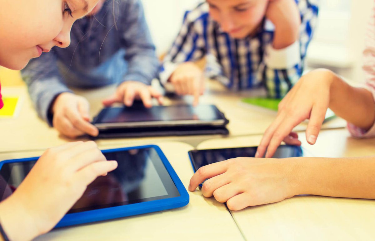 TeachHub's tweet photo. Technology has become a staple in today’s classroom, but when is it too much? Educators, be in the know about screen time and how to limit it in your class: https://t.co/rSuuBo42gX
#ScreenTime #TechnologyInTheClassroom #Students #Teachers https://t.co/VyTXcuahsY