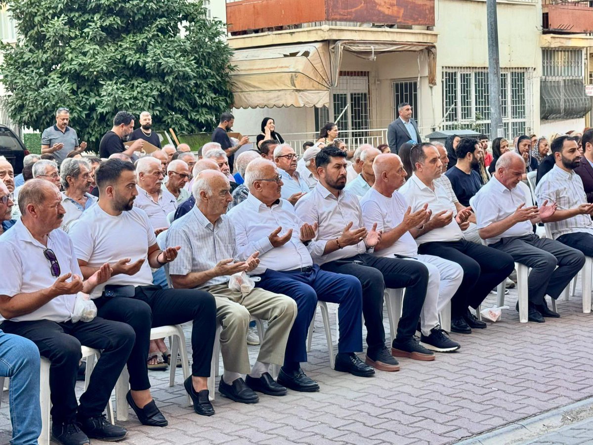 akyenisehirilce's tweet photo. ☑️ Taziye ve Başsağlığı

Mersin Milletvekilimiz Sayın Ali Kıratlı, İl Yönetim Kurulu Üyemiz Sayın Bekir Selvi, İlçe Başkan Vekilimiz Sayın Mehmet Can Yeni ve ilçe yönetim kurulu üyelerimiz ile birlikte, KKTC’nin Girne kentinde meydana gelen elim feribot kazasında hayatını kaybeden merhume Reyhan Verim’in ailesine taziye ziyaretinde bulunarak acılarını paylaştık.

Merhume Reyhan Verim’e Yüce Allah’tan rahmet; ailesine, yakınlarına ve milletimize sabır ve başsağlığı diliyorum.

Rabb’im mekânını cennet, makamını âli eylesin.