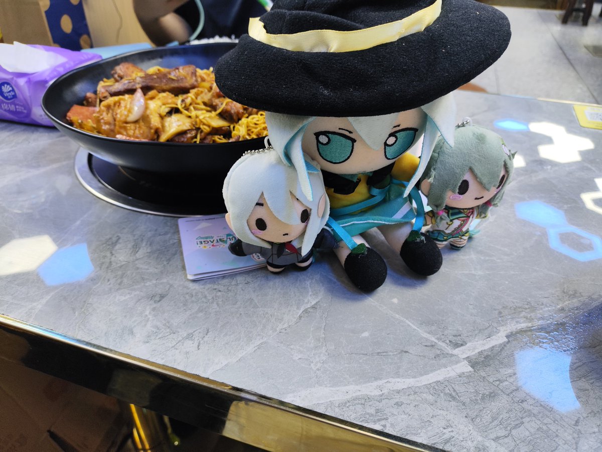 wsherlockhenry's tweet photo. @HmsHood473508 Noooooooo，come out please.little cute koishi also have friends https://t.co/gTHhipKofR