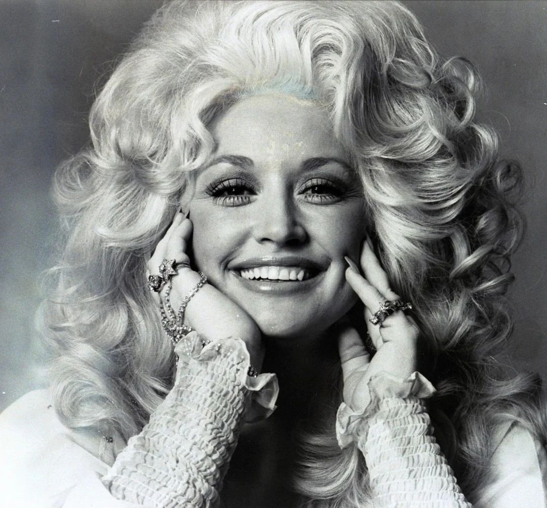 fasc1nate's tweet photo. Dolly Parton, by Irving Penn (1977)

More photos: https://t.co/PpC2pl4PIg https://t.co/QBONbKkH2X