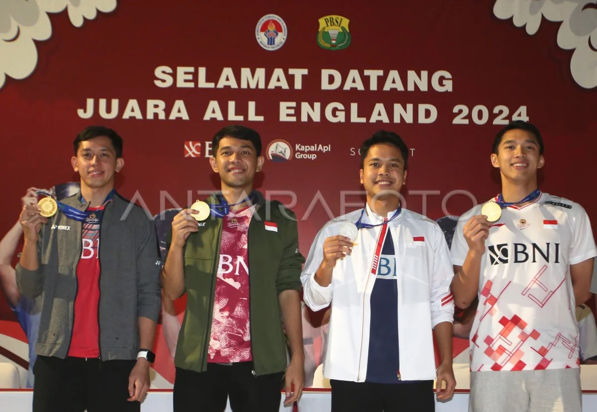 niikeenhere's tweet photo. Pernah sepodium barengan, tapi sekarang yg dua di karir puncak dan dua lainnya terhenti di R32 S100. Sedihnya tuh sedih bangeeetttt😭
Selalu percaya ya Mas Jom dan Ginting bakal kembali ke puncak karir lagi, jangan redup semangatnya, bangkiiittt terus coba lagi coba terus🫶 https://t.co/gc78MYoWhs