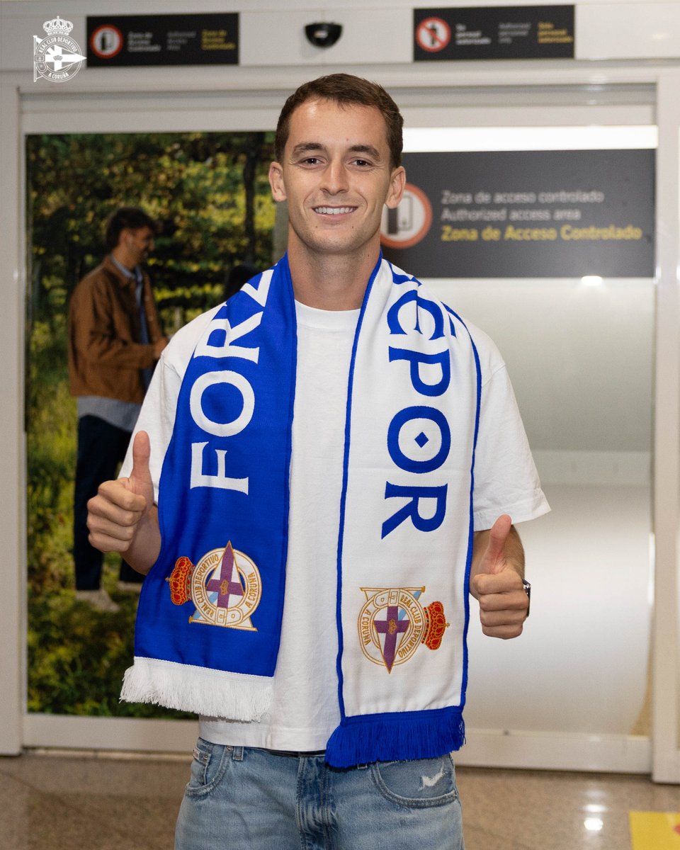 RCDeportivo's tweet photo. 𝐵𝑒𝑛𝑣𝑖𝑑𝑜, 𝑀𝑎𝑟𝑐! 💙🤍 https://t.co/AcAyQopABK