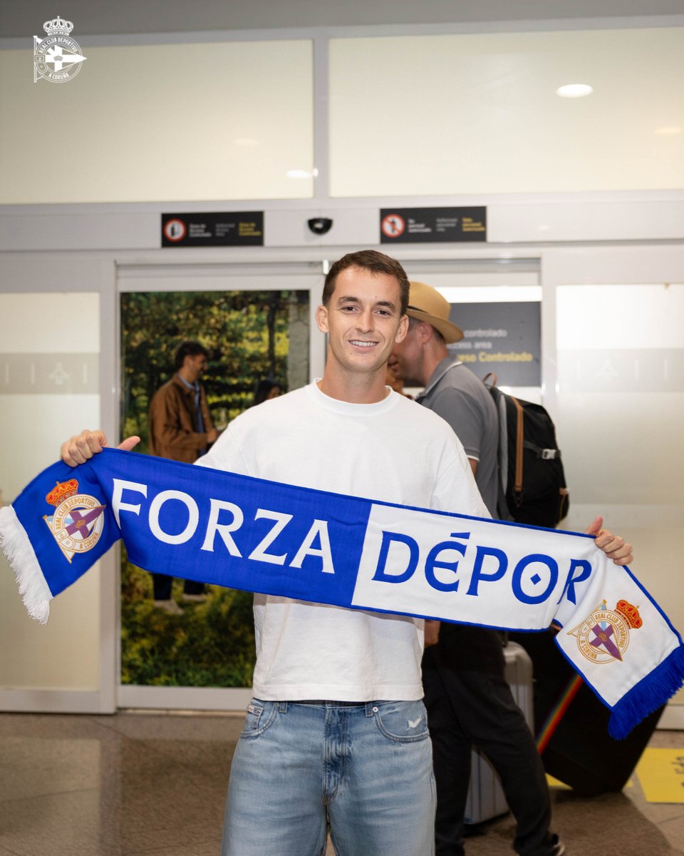 RCDeportivo's tweet photo. 𝐵𝑒𝑛𝑣𝑖𝑑𝑜, 𝑀𝑎𝑟𝑐! 💙🤍 https://t.co/AcAyQopABK
