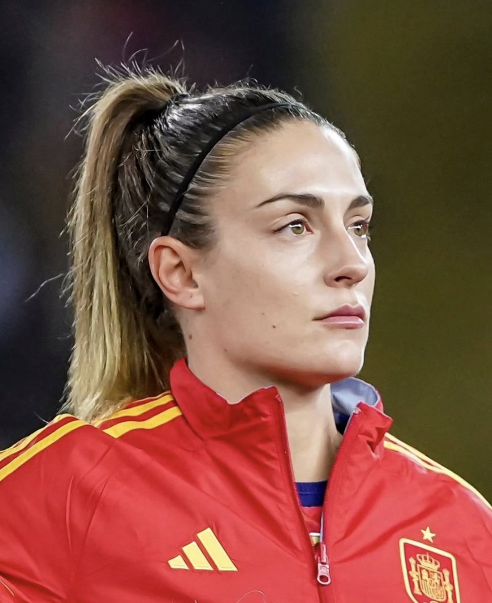 Lothbrok09____'s tweet photo. Alexia Putellas being compared to Dzsenifer Marozsán. The two most creative and intelligent midfielders in the history of women's football. https://t.co/VZcX9amX0s