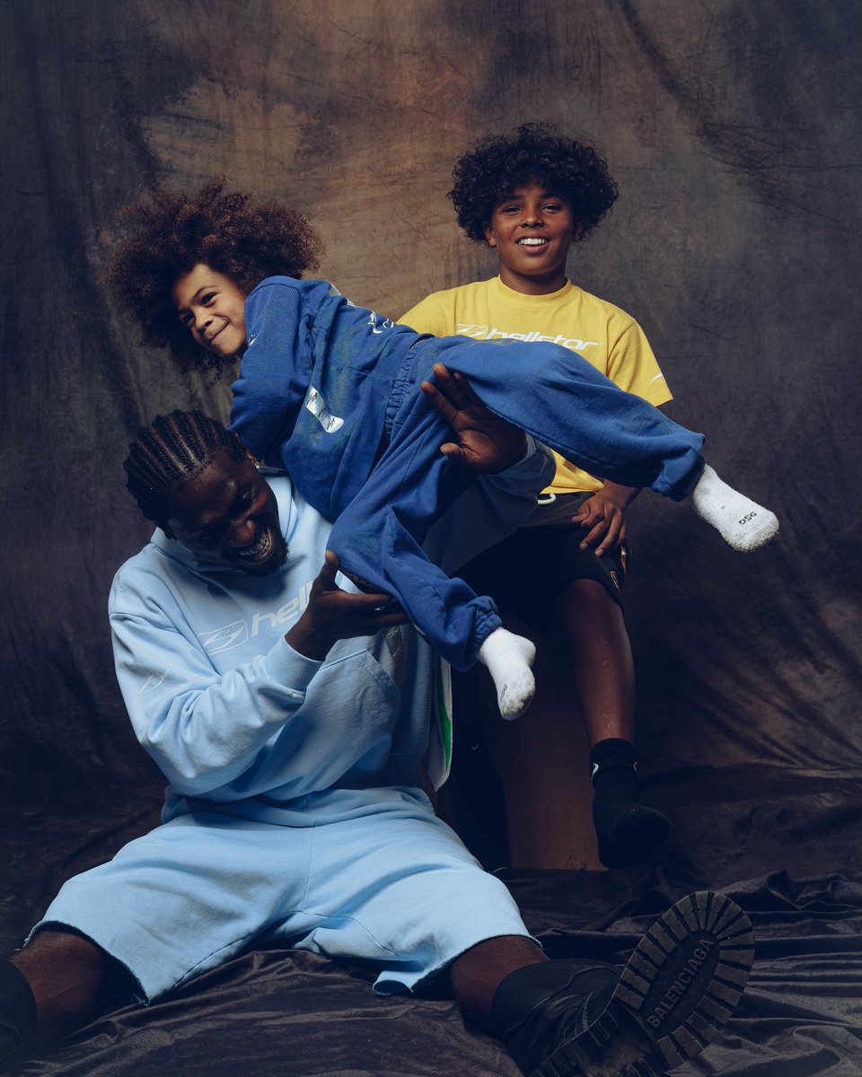 ComplexStyle's tweet photo. Antonio Brown and his sons for Hellstar Sports 🔥🔥 https://t.co/PZlgnox5P5