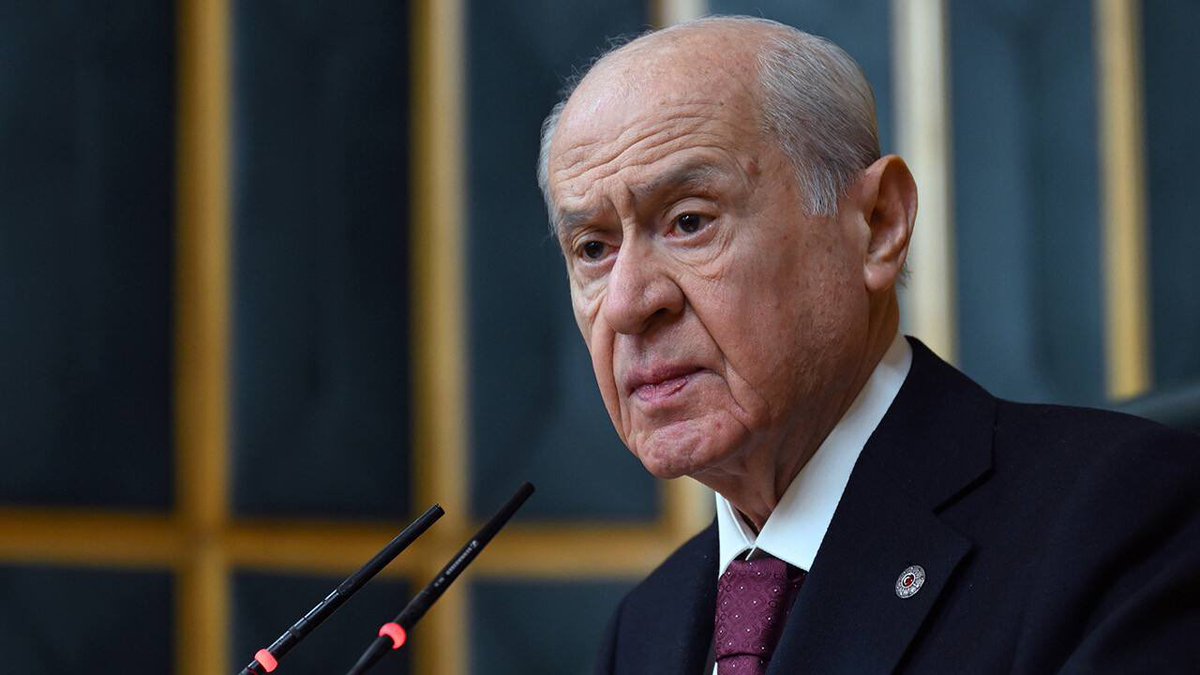 CemTutsoy's tweet photo. Milliyetçi Hareket Partisi olarak daha önce gündeme getirdiğimiz üzere, kamuoyu araştırması adı altında bilimsellikten ve gerçeklikten uzak, toplumu yönlendirmeye dönük olarak servis edilen çalışmaların önüne geçmek, bilimsel ve hukuki temelde bunları değerlendirecek ve denetleyecek, uygulamada doğru standartların belirlendiği bir yasal düzenleme yapılmasını öngörüyoruz.

Bu çerçevede kamuoyu araştırma kuruluşlarının ve araştırmacıların nitelik ve yeterliliklerine ilişkin esas ve usullerin belirlenmesini, yönlendirme veya etkileme maksadıyla yalan yanlış, yanıltıcı bilgiler sunanlara cezai yaptırımlar getirilmesini gerekli görüyoruz.

Dezenformasyonla ve algı operasyonlarıyla Türk milletinin kutlu yürüyüşünü durdurmaya, toplumsal mühendislik hesaplarıyla Türkiye'yi kargaşa ve kaos iklimine sokmaya, ülkemizin rotasını değiştirmeye kimsenin gücü yetmeyecektir.

Terörsüz Türkiye’den geriye dönüş olmayacaktır.

Muhatapları bilsin ki şer cephesinde kurulmaya çalışılan tuzakların farkındayız.

Liderimiz Sayın Devlet Bahçeli