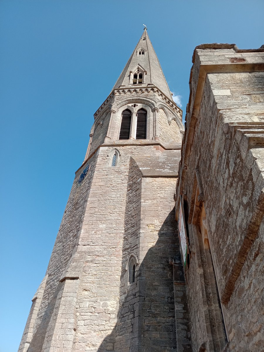phil0073's tweet photo. A southern view of the northern tower of 
#StLawrenceStanwick,#Northamptonshire.
#PhilOnaBike #WindowsOnWednesday #SteepleSaturday #SpiresOnSaturday #TowerTuesday https://t.co/fFG7aCbQ2w