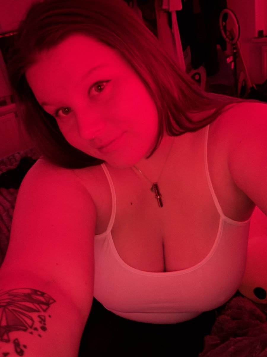 Madyy9171's tweet photo. I love older men 😍 And they don’t like me back 🥺 https://t.co/vuOYKjsQMJ