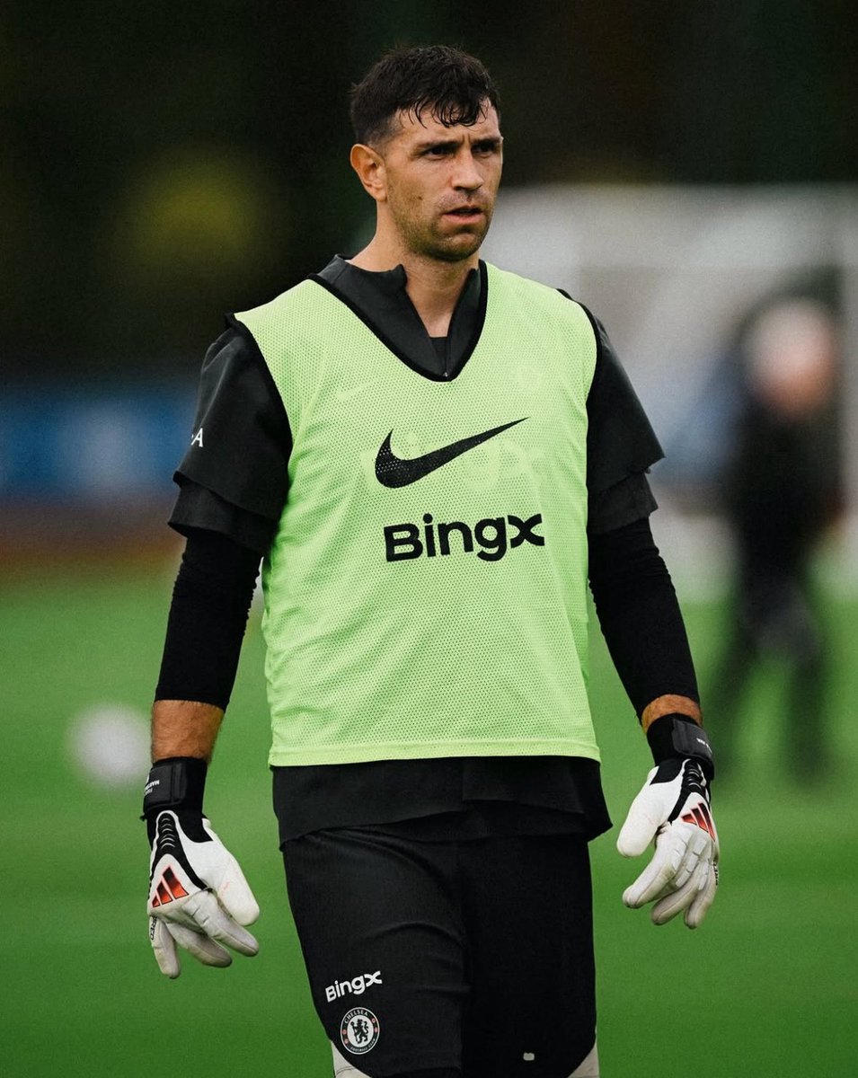 CfcSimpy's tweet photo. Look at what a day of saving shots from Cole Palmer,Joao Pedro, Gittens  and Morgan Rodgers has done to the Best Goalkeeper in the World. https://t.co/XR5Lrv5Ayh