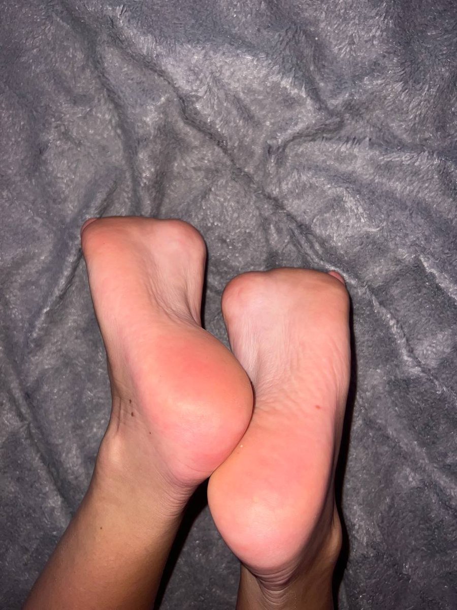 Monikaa8az's tweet photo. Wiem że masz na nie ochotę kundlu, zgłaszaj się
#findom #feetfethish #feet #stopy #paypig #moneyslave
@FindomPolish @PlFindom @rtfeetslave1 @PolishFindomFan https://t.co/BxxspRk3R8